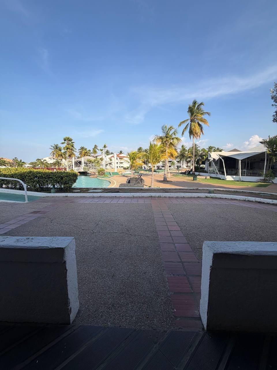 Arquitectura tropical del Hotel Maremares